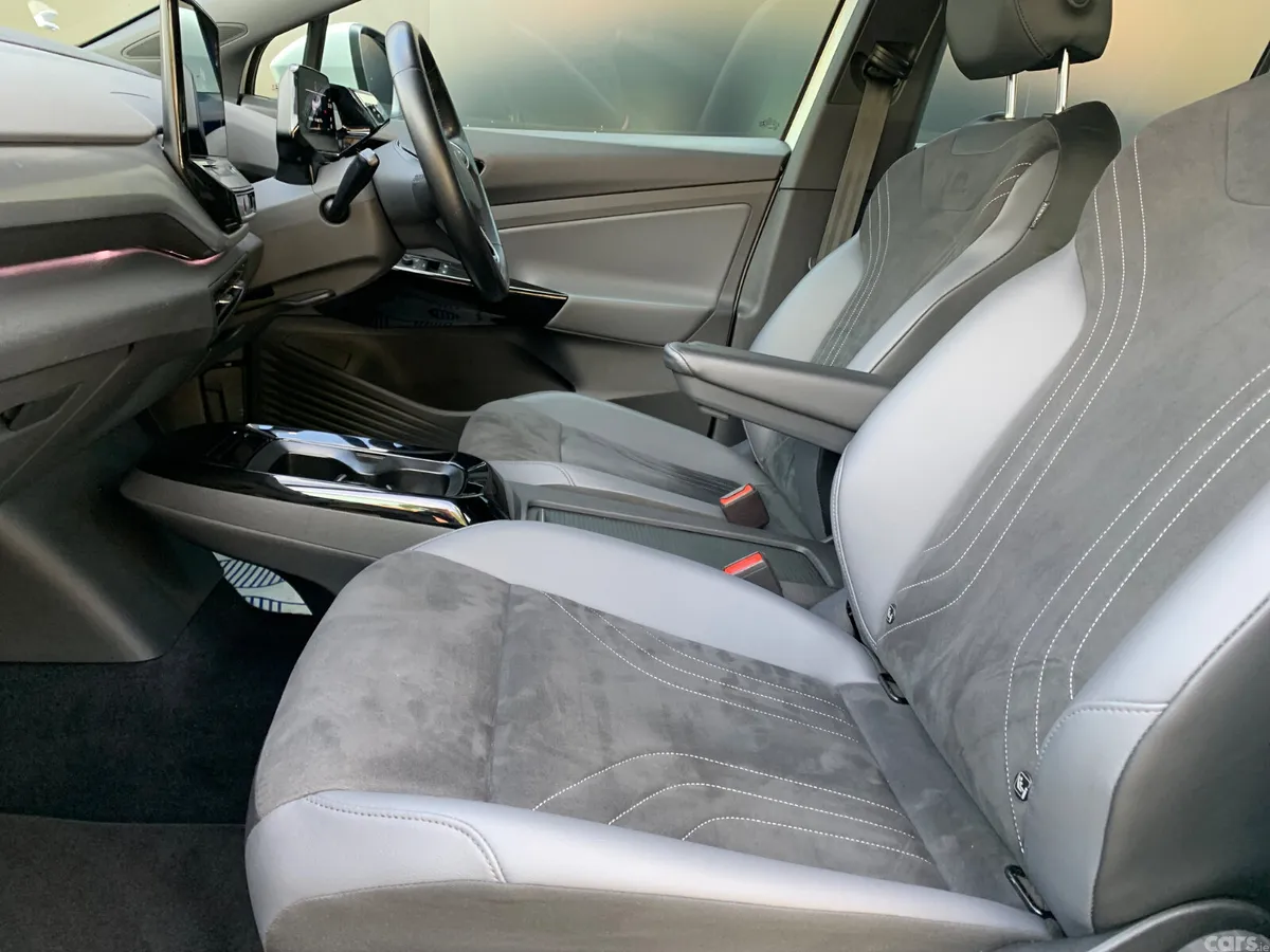Volkswagen ID.4 Hatchback, Electric, 2022, White