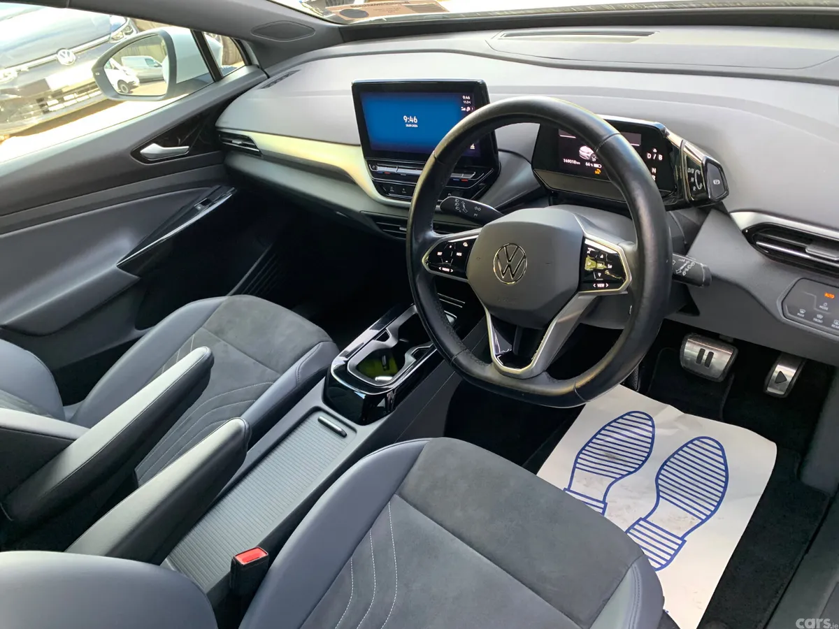 Volkswagen ID.4 Hatchback, Electric, 2022, White