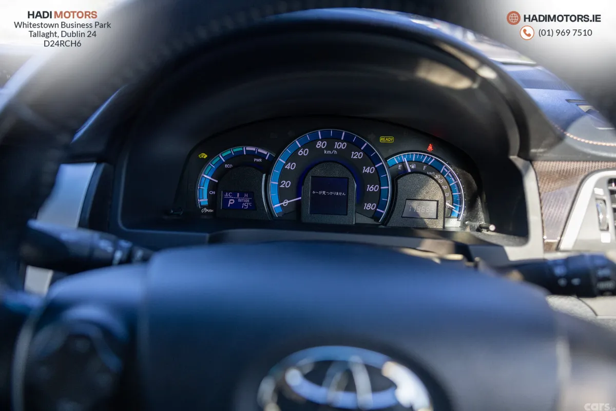 Toyota Camry Saloon, Petrol Hybrid, 2012, Silver