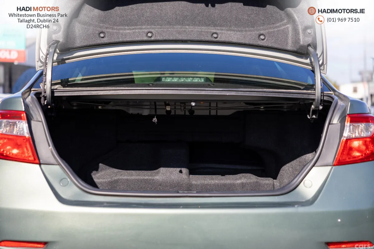 Toyota Camry Saloon, Petrol Hybrid, 2013, Green