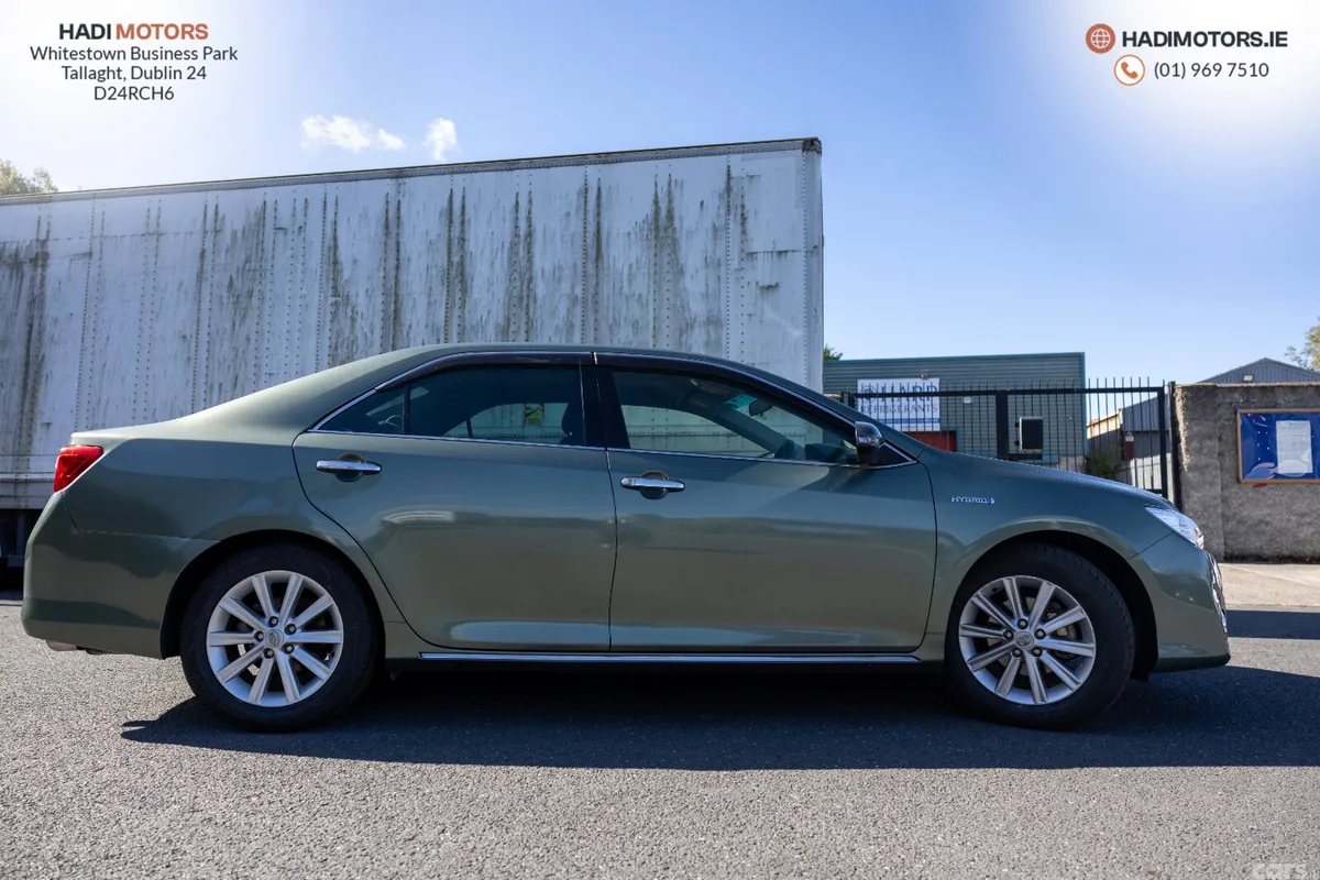 Toyota Camry Saloon, Petrol Hybrid, 2013, Green