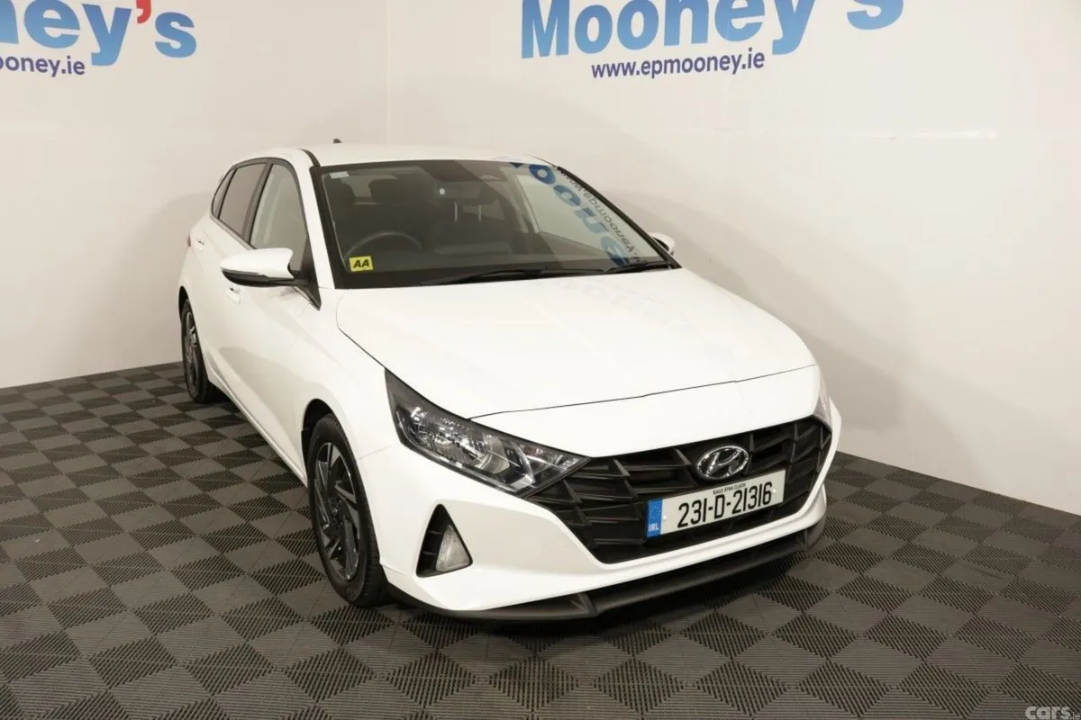Hyundai i20 Hatchback, Petrol, 2023, White