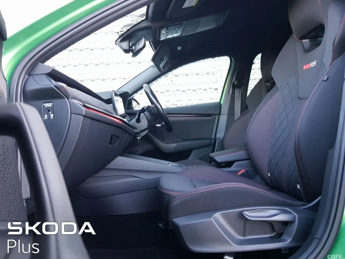 Skoda Octavia Saloon, Diesel, 2024, Green