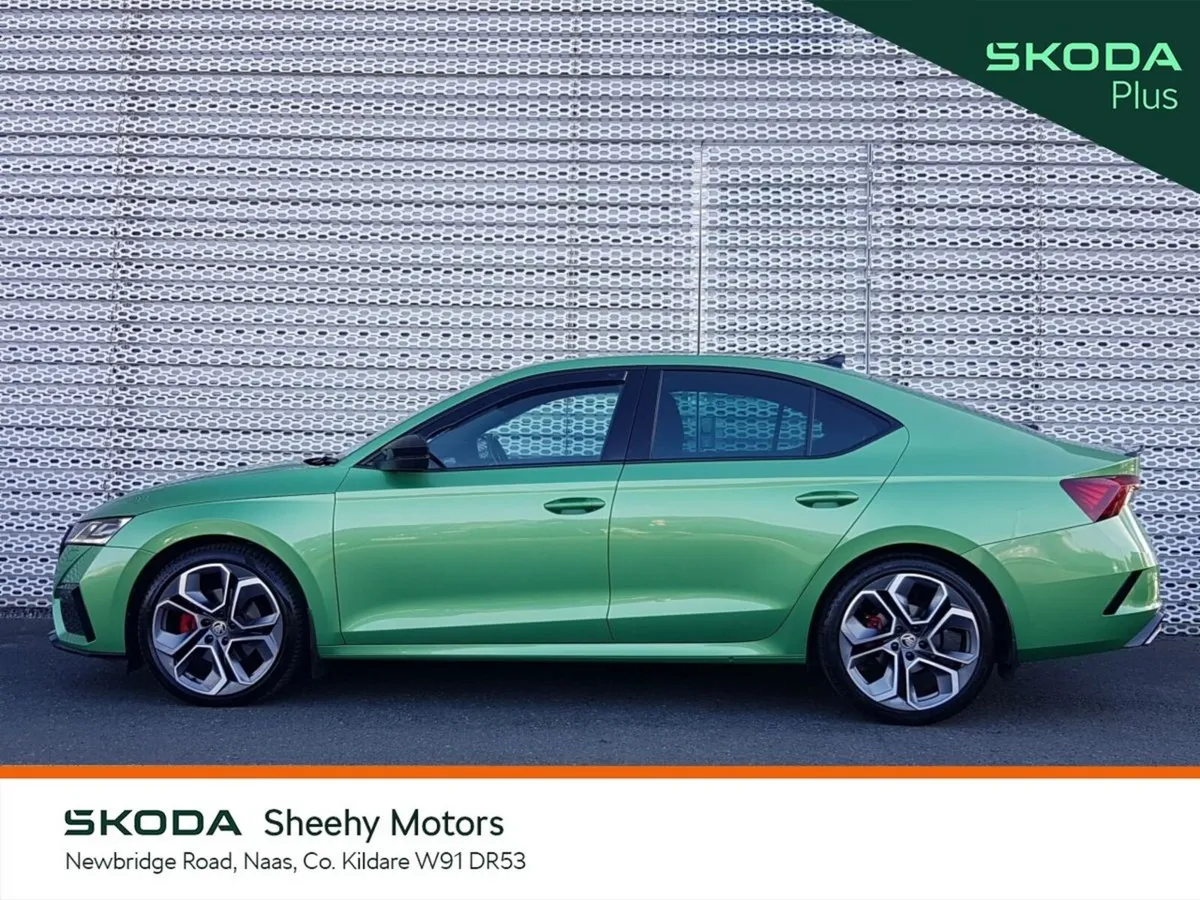 Skoda Octavia Saloon, Diesel, 2024, Green