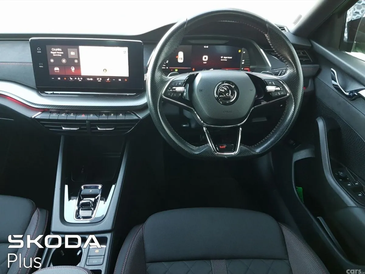 Skoda Octavia Saloon, Diesel, 2024, Green