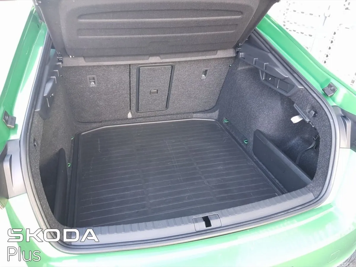 Skoda Octavia Saloon, Diesel, 2024, Green