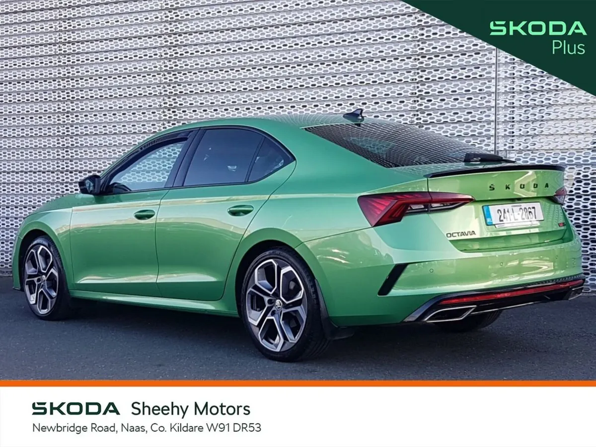 Skoda Octavia Saloon, Diesel, 2024, Green