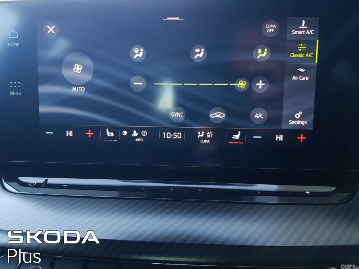 Skoda Octavia Saloon, Diesel, 2024, Green