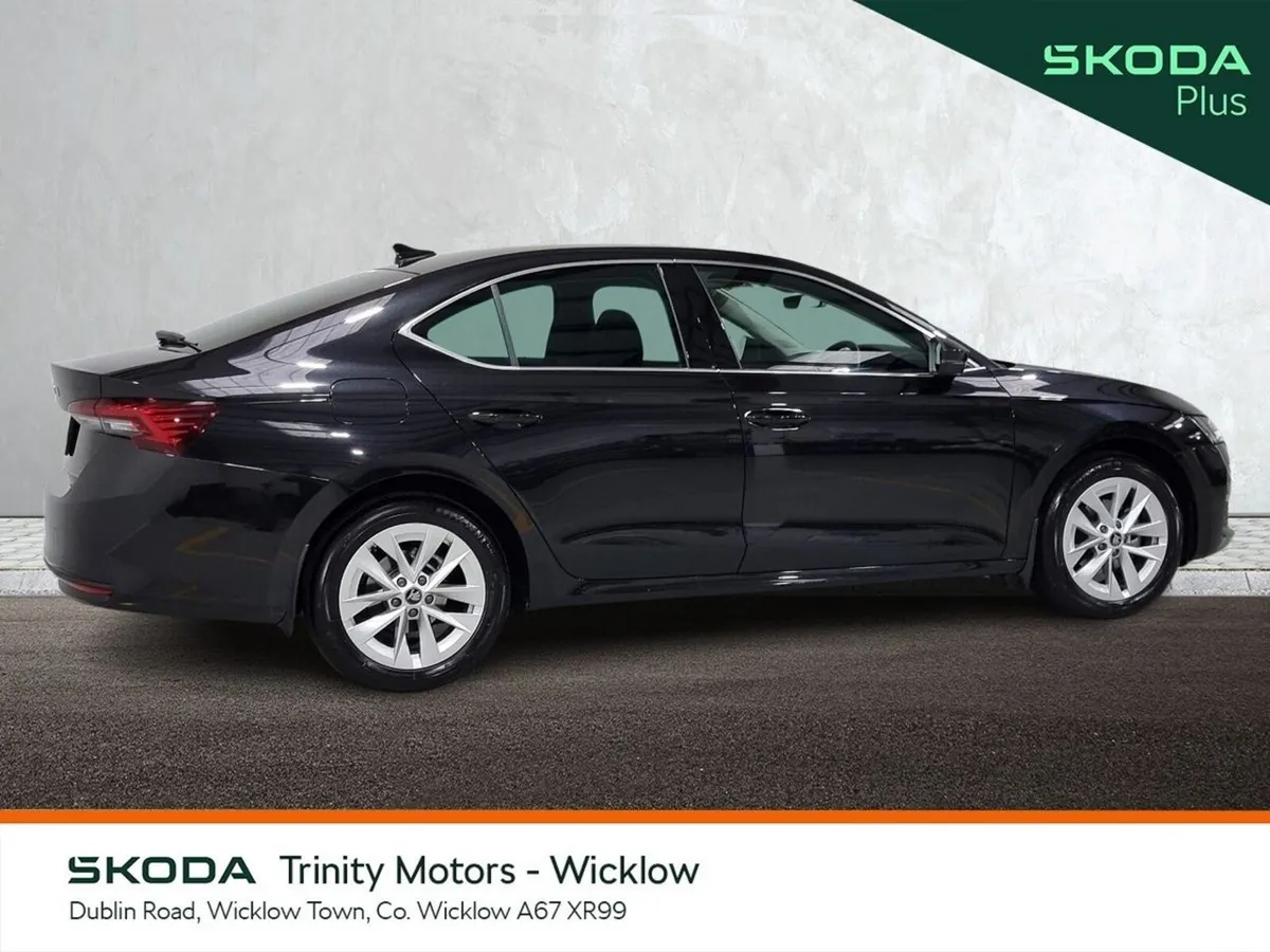 Skoda Octavia Saloon, Petrol, 2026, Black