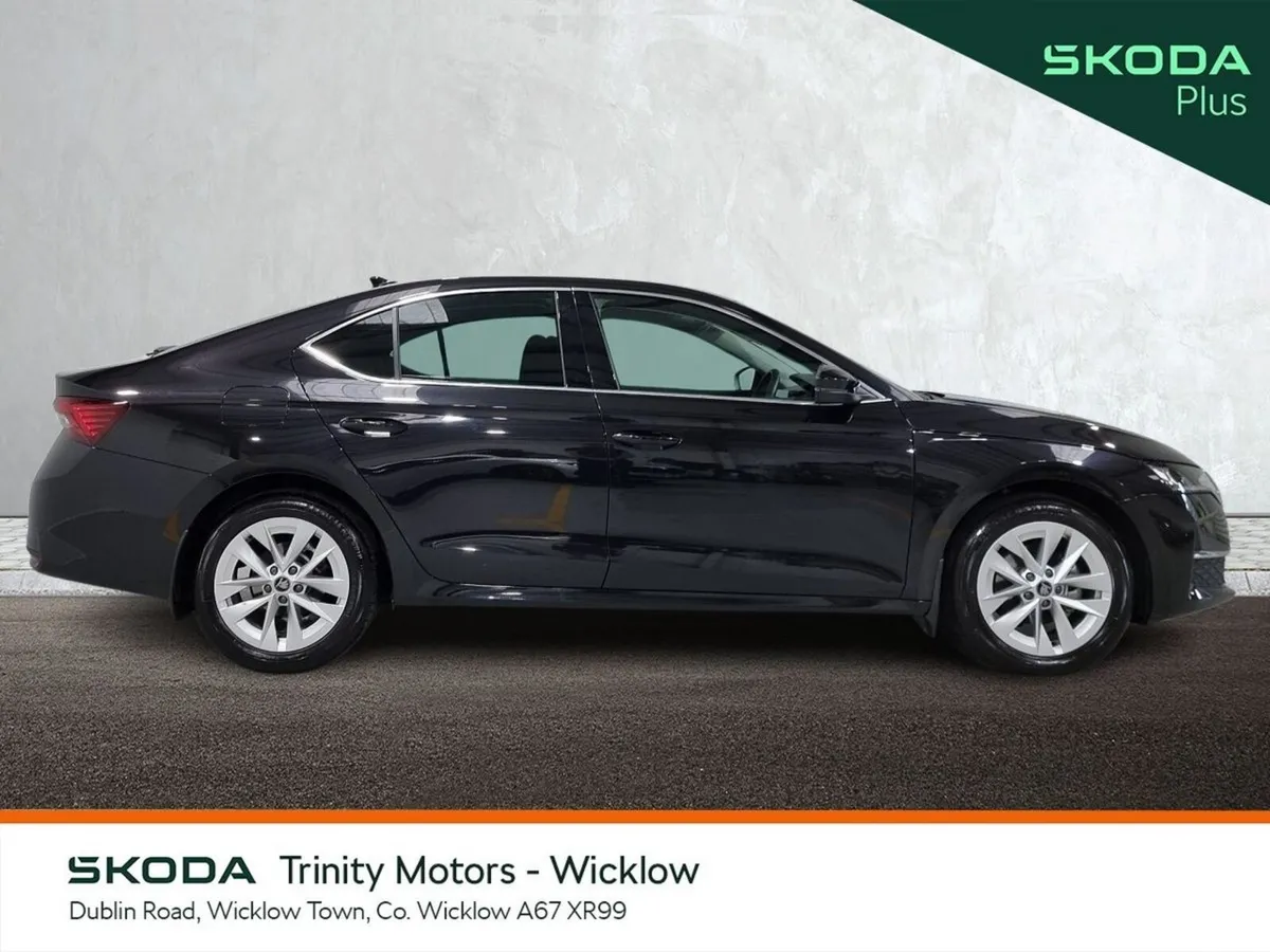 Skoda Octavia Saloon, Petrol, 2026, Black