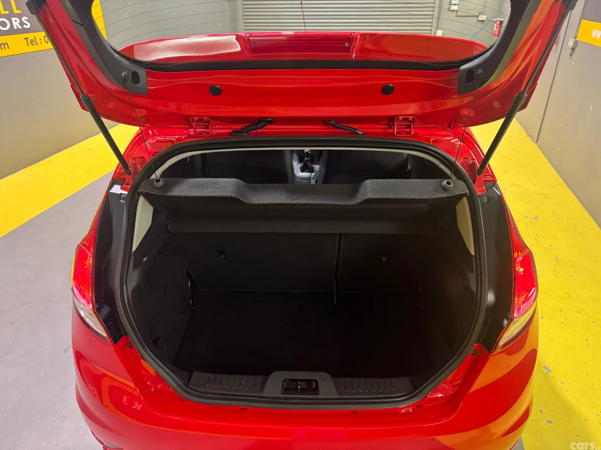 Ford Fiesta Hatchback, Diesel, 2015, Red