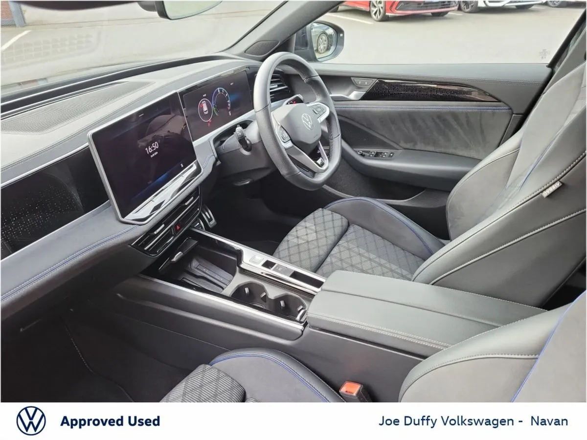 Volkswagen Passat Estate, Petrol Plug-in Hybrid, 2025, Black