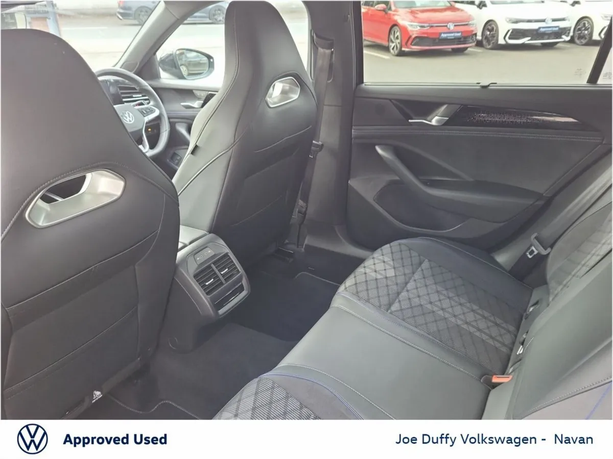 Volkswagen Passat Estate, Petrol Plug-in Hybrid, 2025, Black