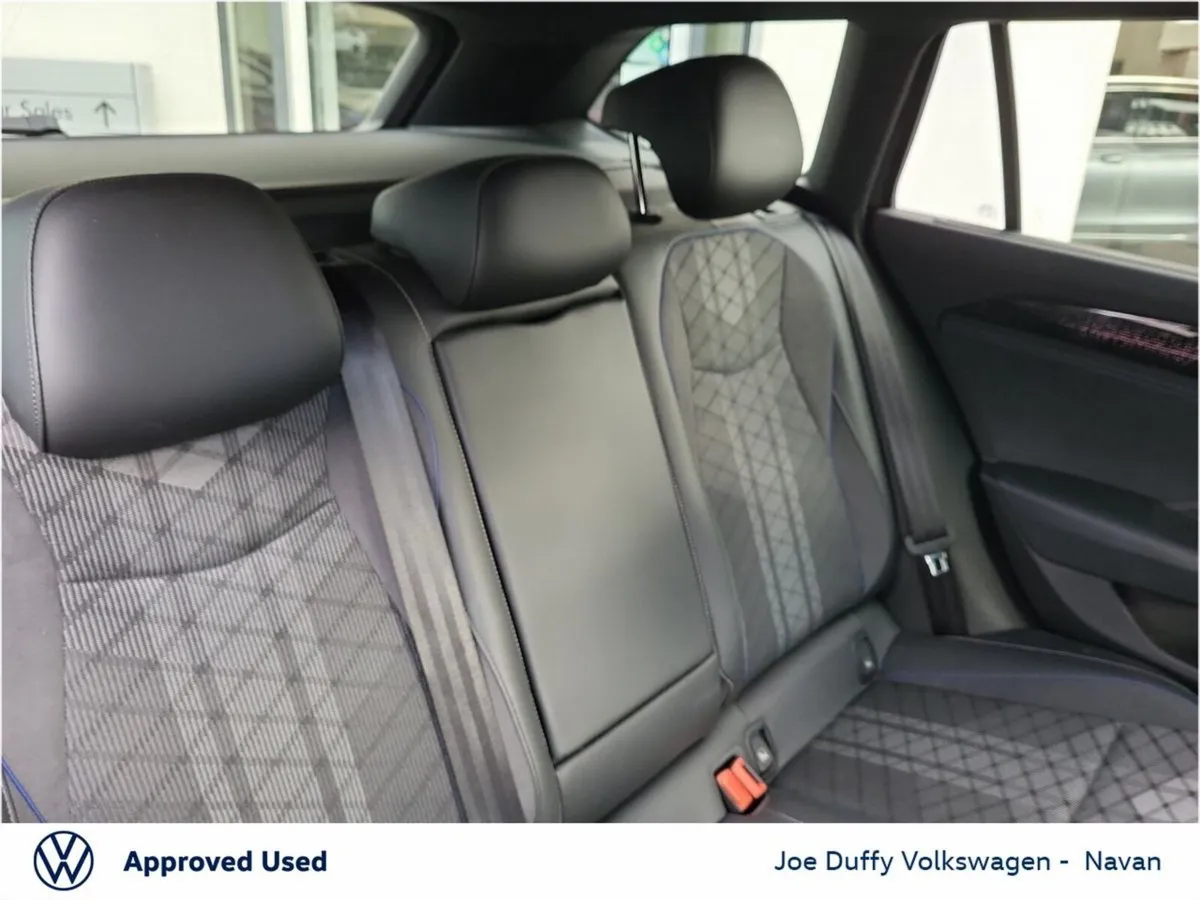 Volkswagen Passat Estate, Petrol Plug-in Hybrid, 2025, Black