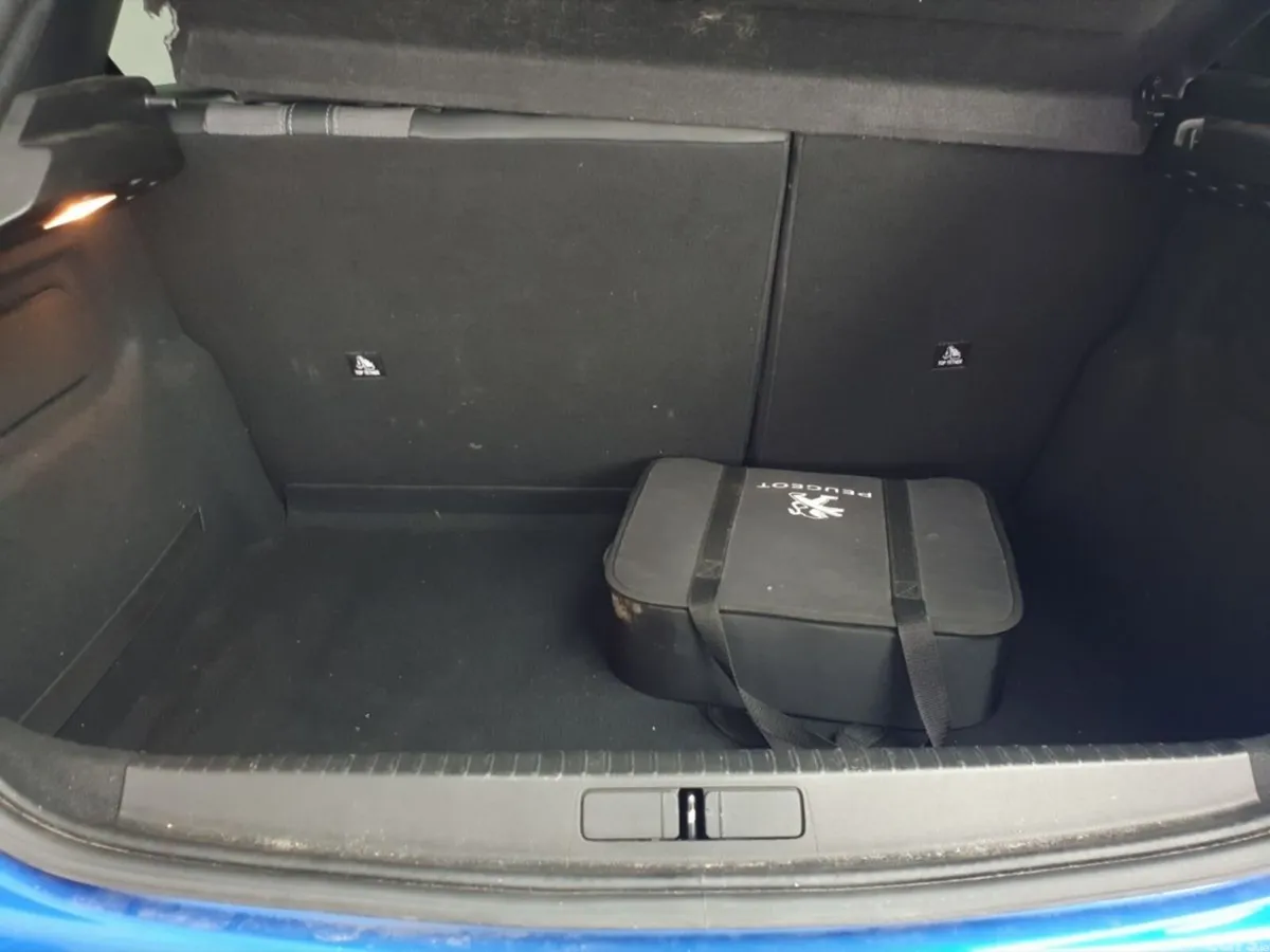 Peugeot 208 Hatchback, Electric, 2022, Blue
