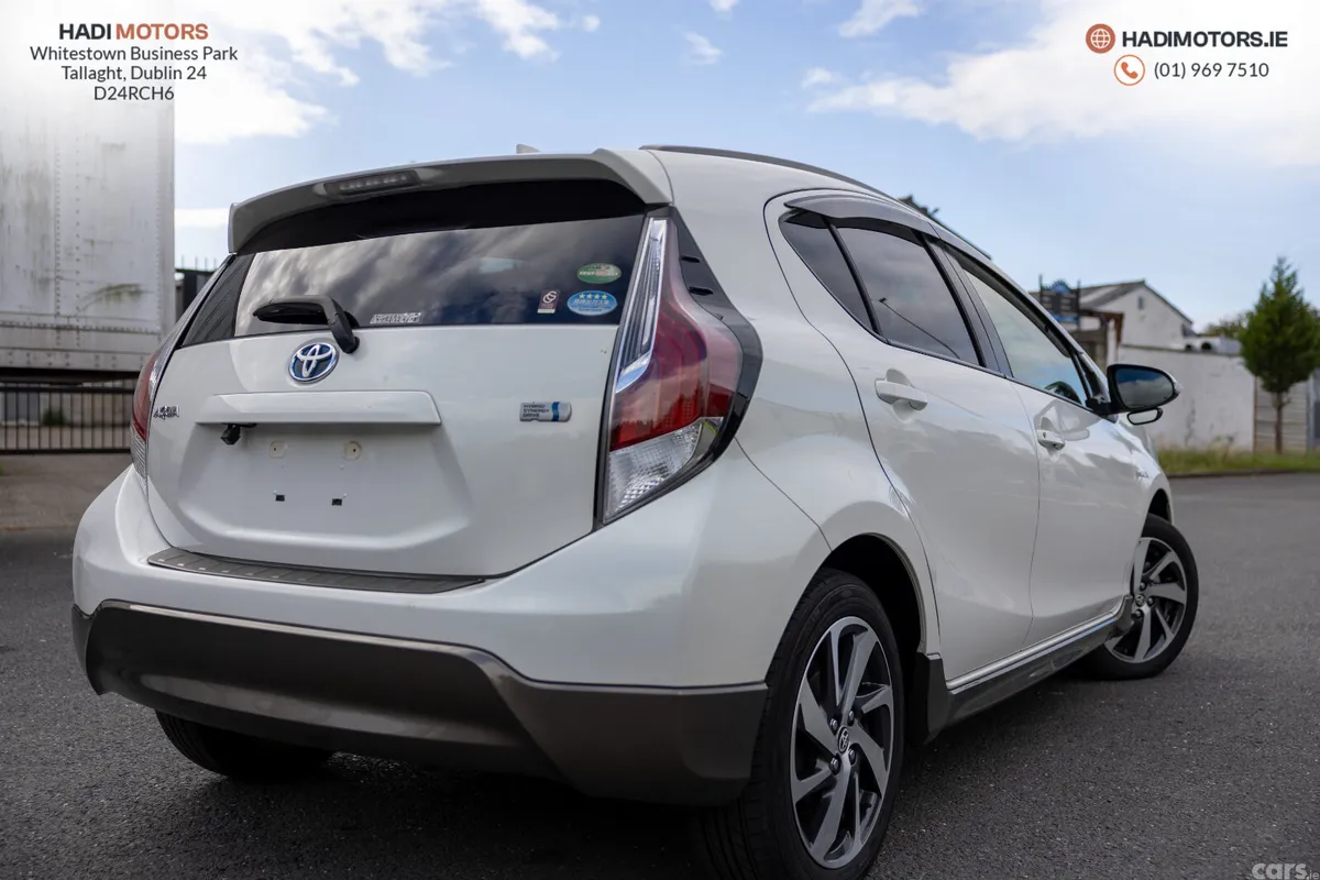 Toyota Aqua Hatchback, Petrol Hybrid, 2015, White