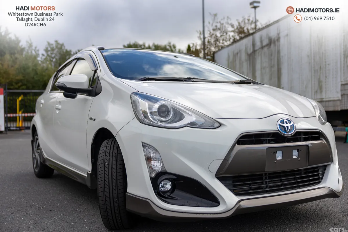 Toyota Aqua Hatchback, Petrol Hybrid, 2015, White