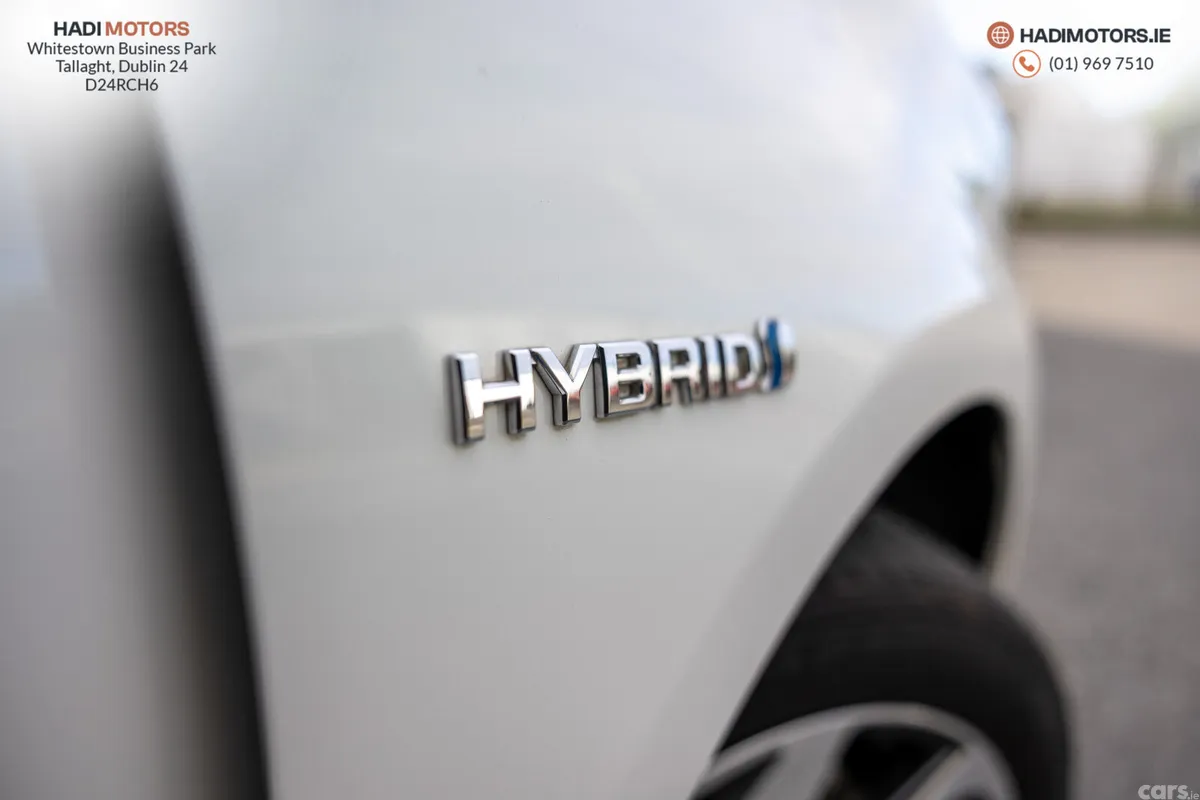 Toyota Aqua Hatchback, Petrol Hybrid, 2015, White