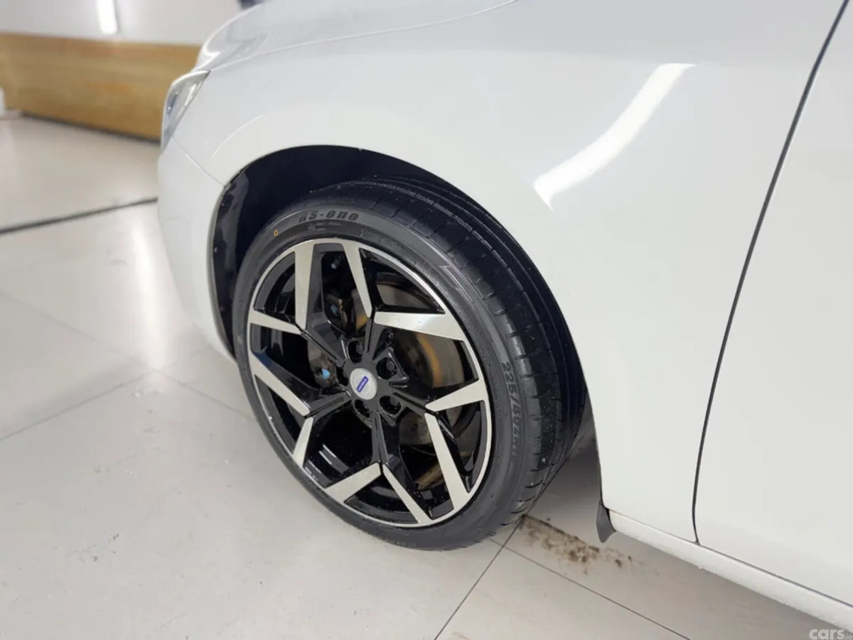 Volvo S60 Saloon, Diesel, 2017, White