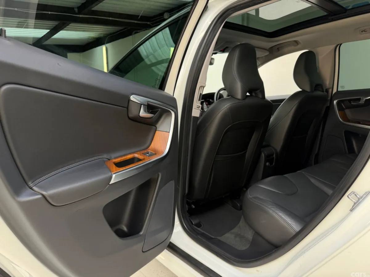 Volvo XC60 SUV, Diesel, 2017, White