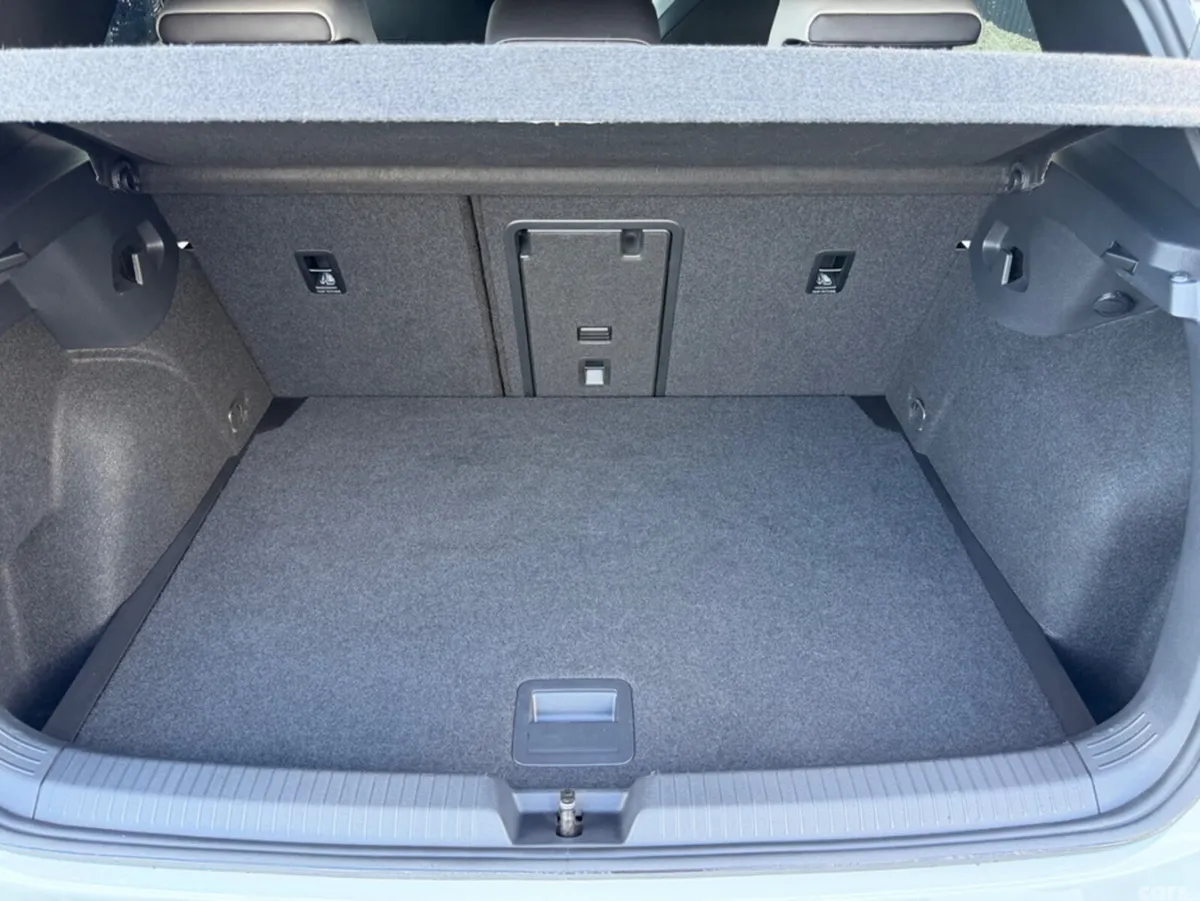 Volkswagen Golf Hatchback, Diesel, 2023, White