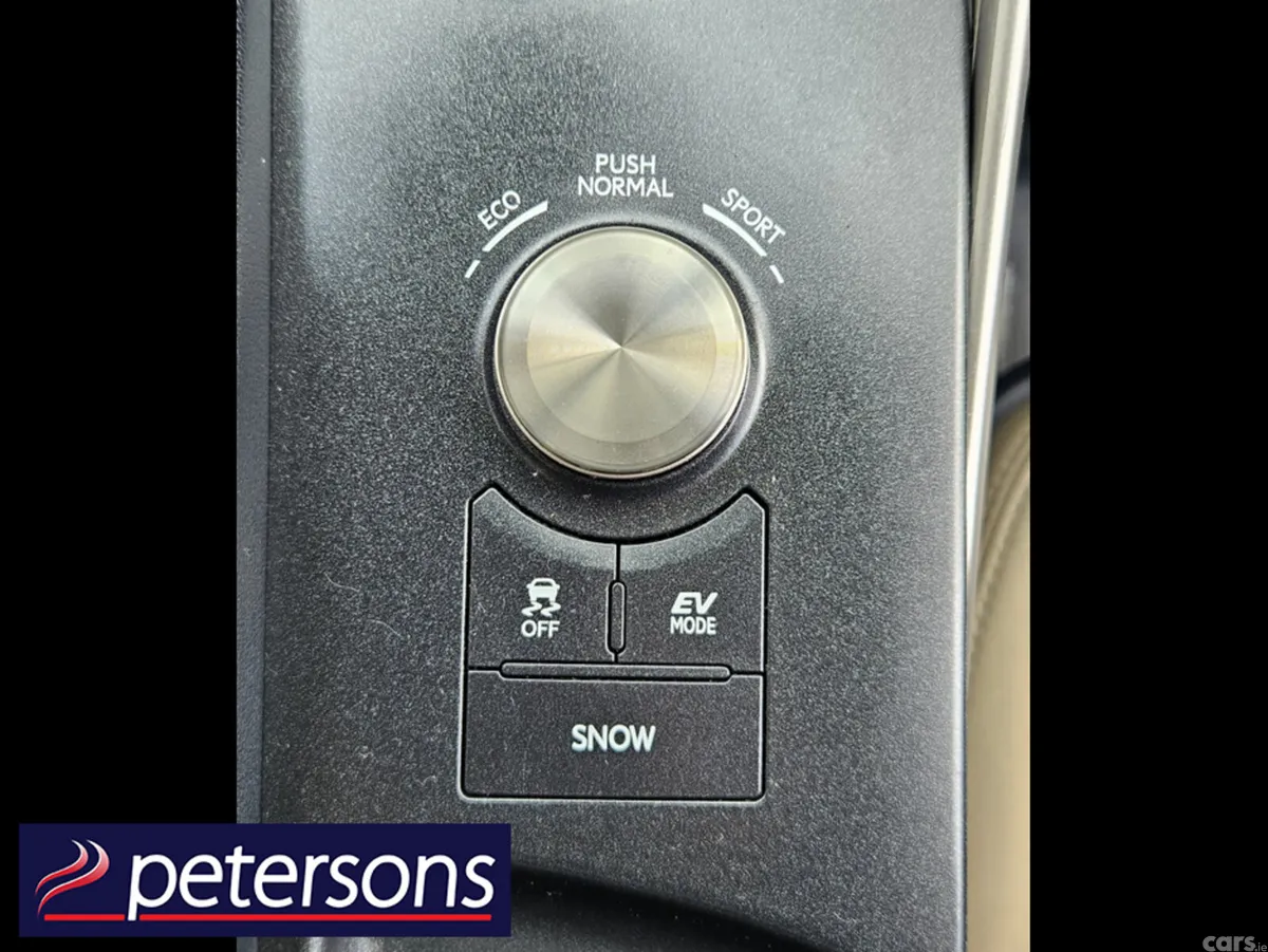 Lexus IS Saloon, Petrol Hybrid, 2017, Red