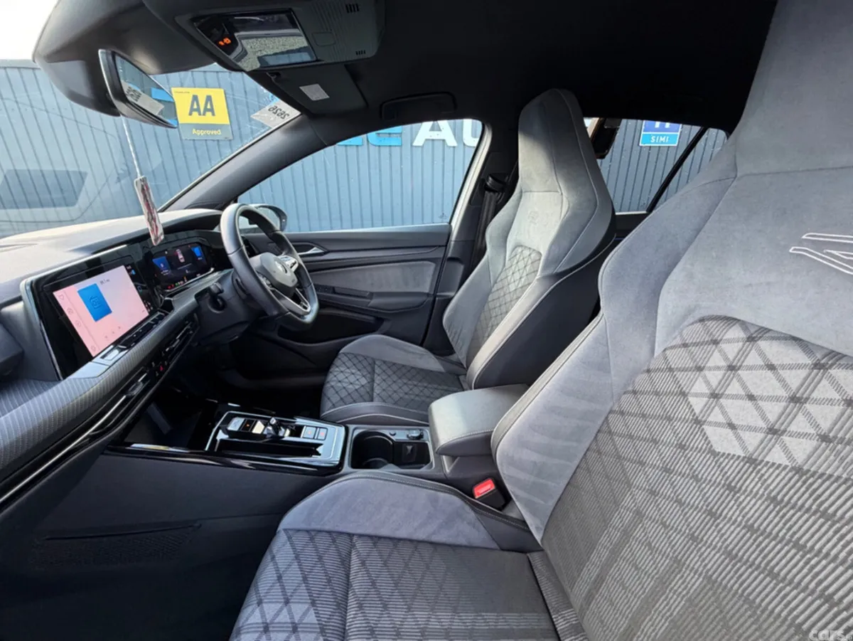 Volkswagen Golf Hatchback, Diesel, 2023, White