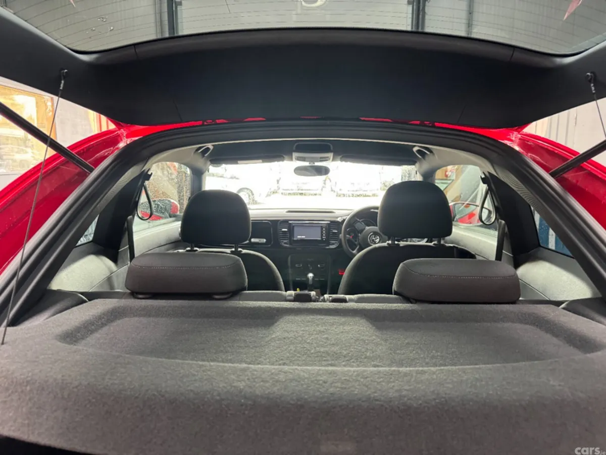 Volkswagen Beetle 2017 VOLKSWAGEN BEETLE 92,000KM, Lusk