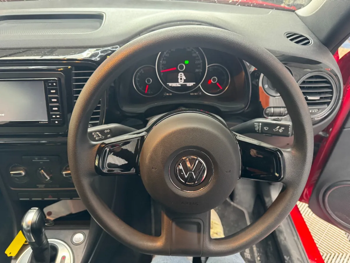 Volkswagen Beetle 2017 VOLKSWAGEN BEETLE 92,000KM, Lusk