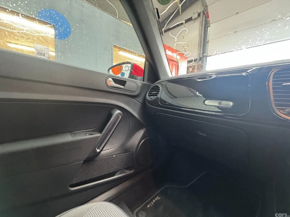 Volkswagen Beetle 2017 VOLKSWAGEN BEETLE 92,000KM, Lusk