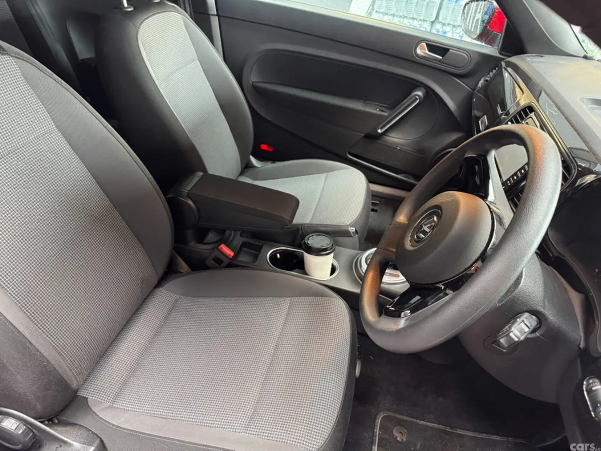Volkswagen Beetle 2017 VOLKSWAGEN BEETLE 92,000KM, Lusk
