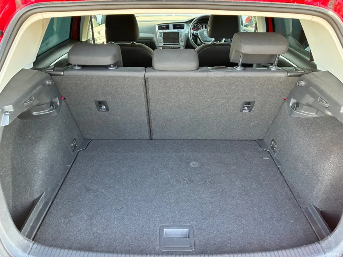 Volkswagen Golf Hatchback, Petrol, 2016, Red
