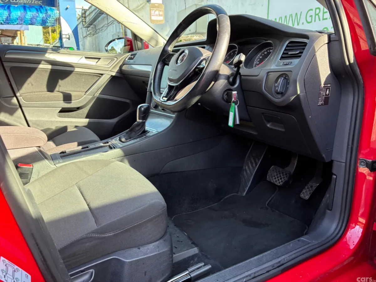 Volkswagen Golf Hatchback, Petrol, 2016, Red