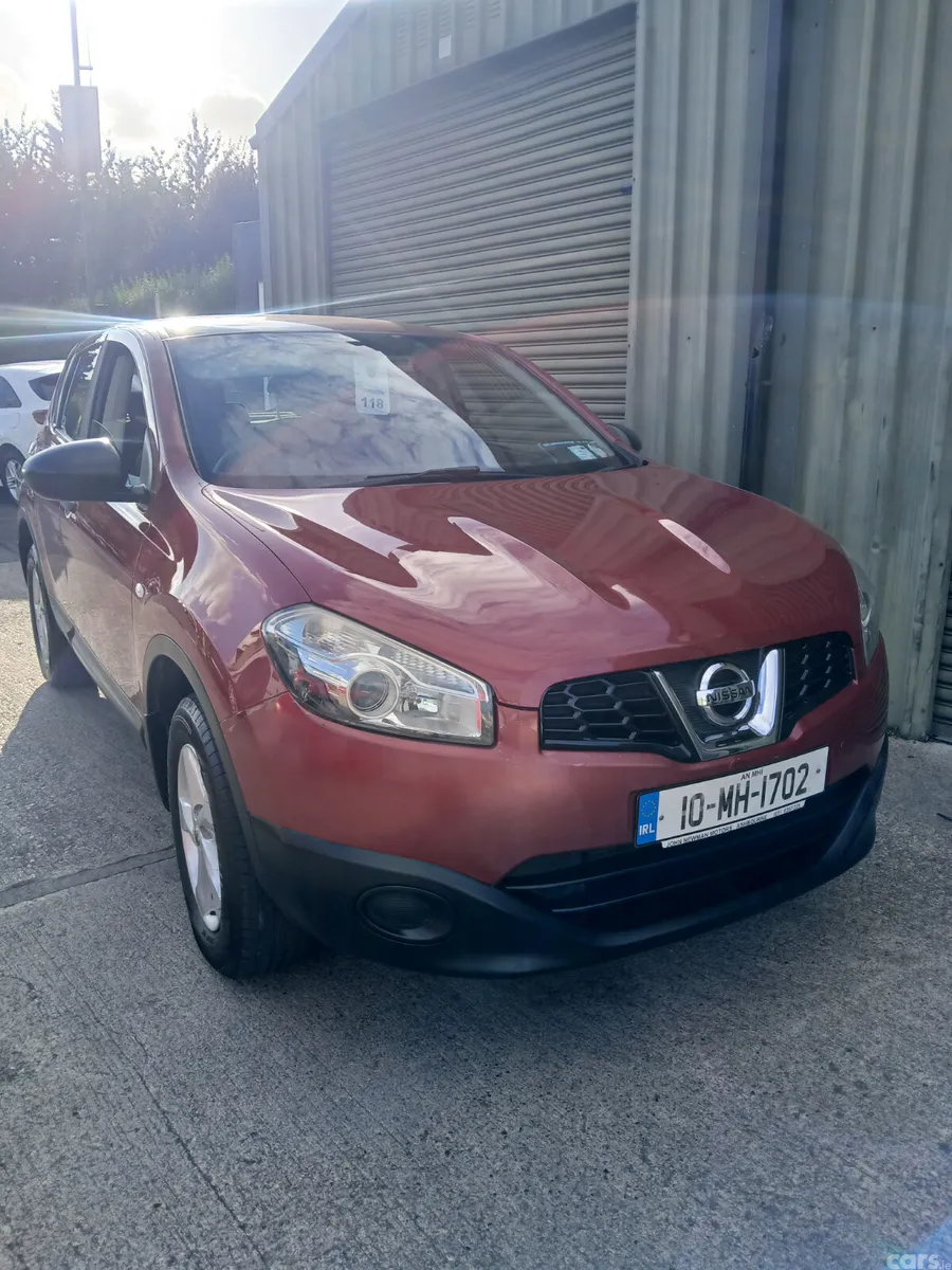 Nissan Qashqai Hatchback, Diesel, 2010, Red