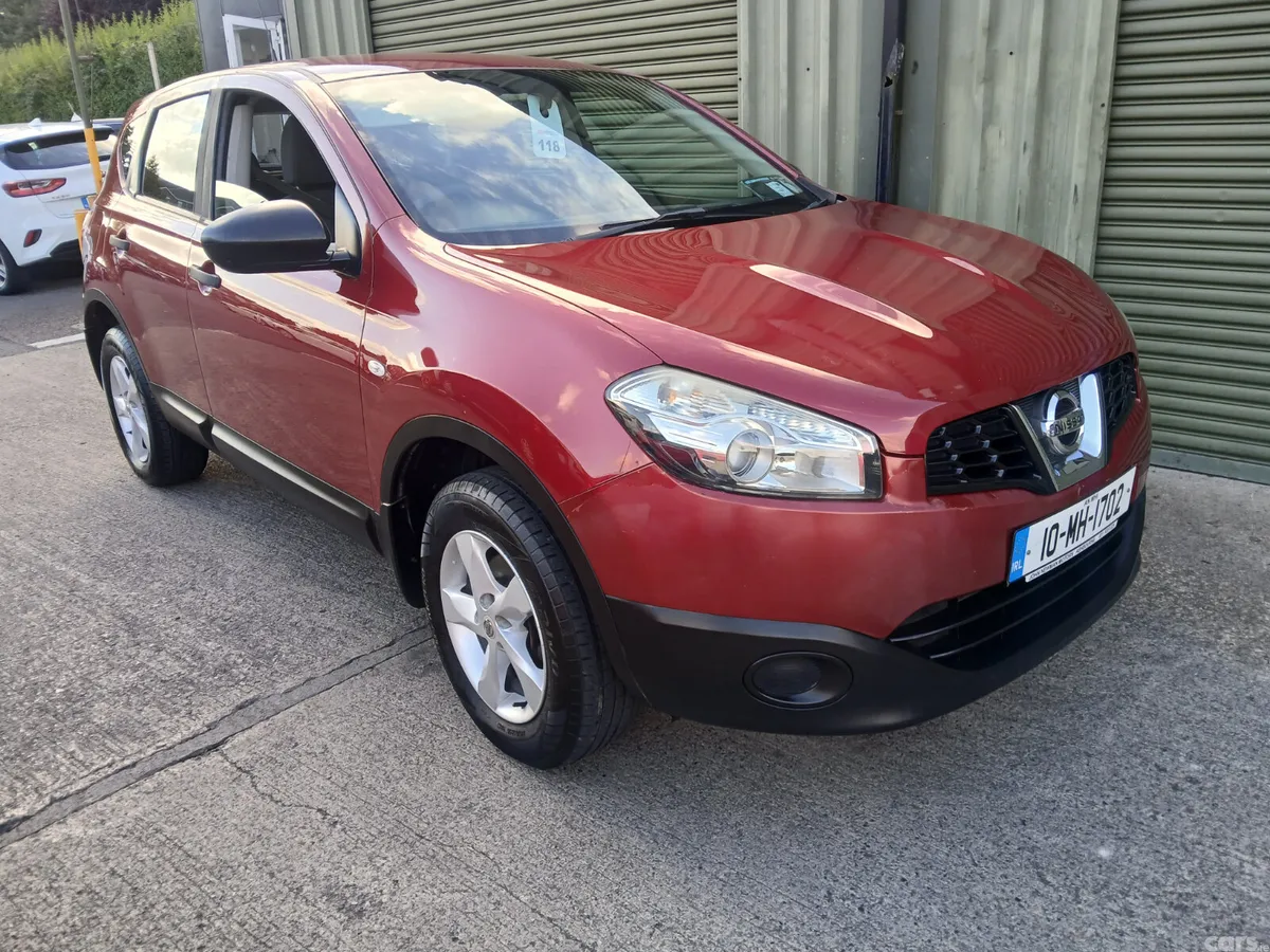Nissan Qashqai Hatchback, Diesel, 2010, Red
