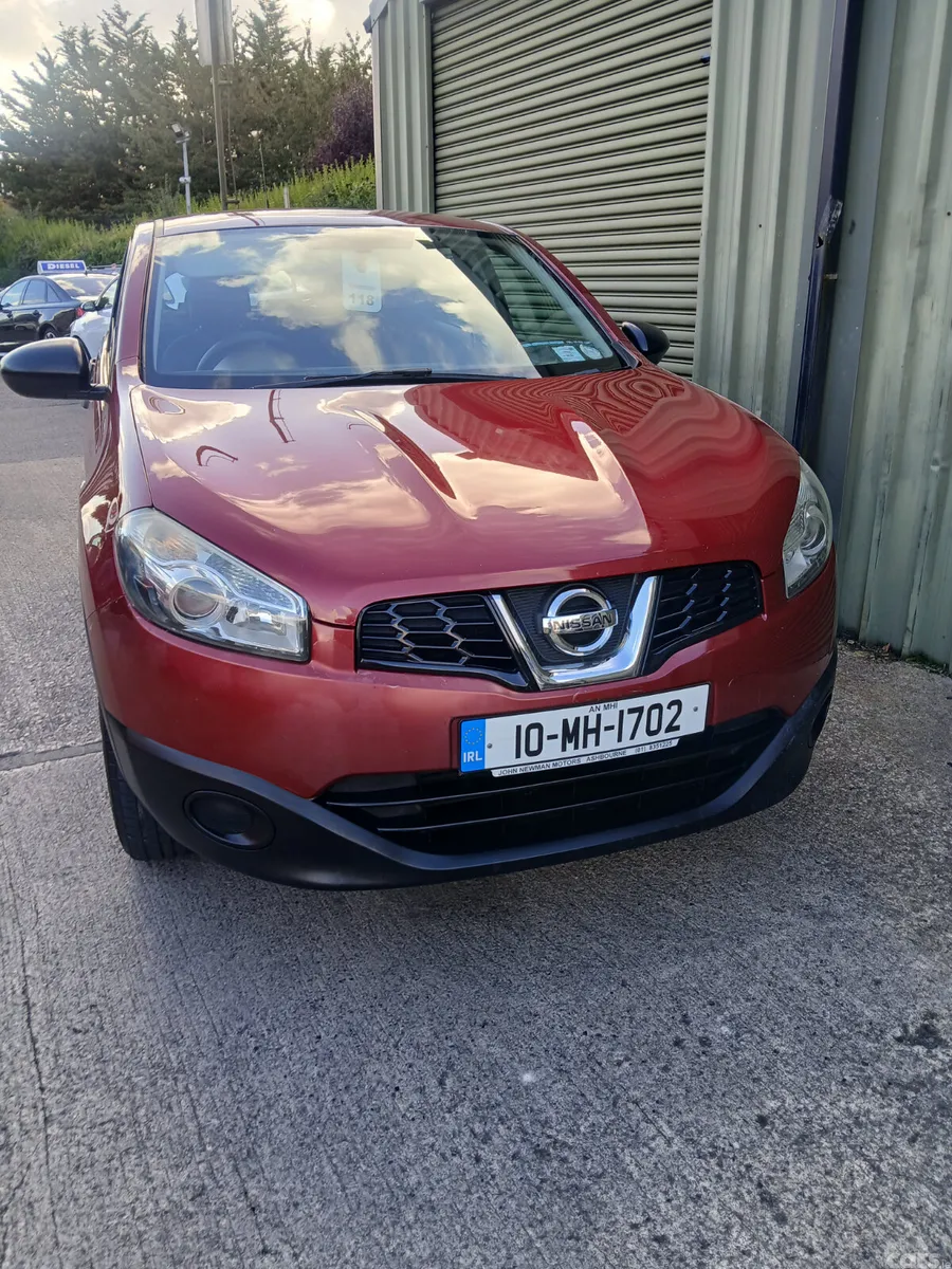 Nissan Qashqai Hatchback, Diesel, 2010, Red