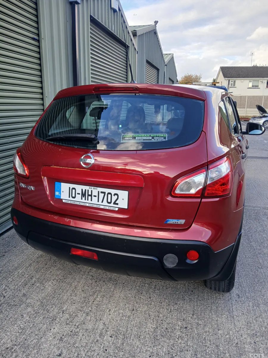 Nissan Qashqai Hatchback, Diesel, 2010, Red