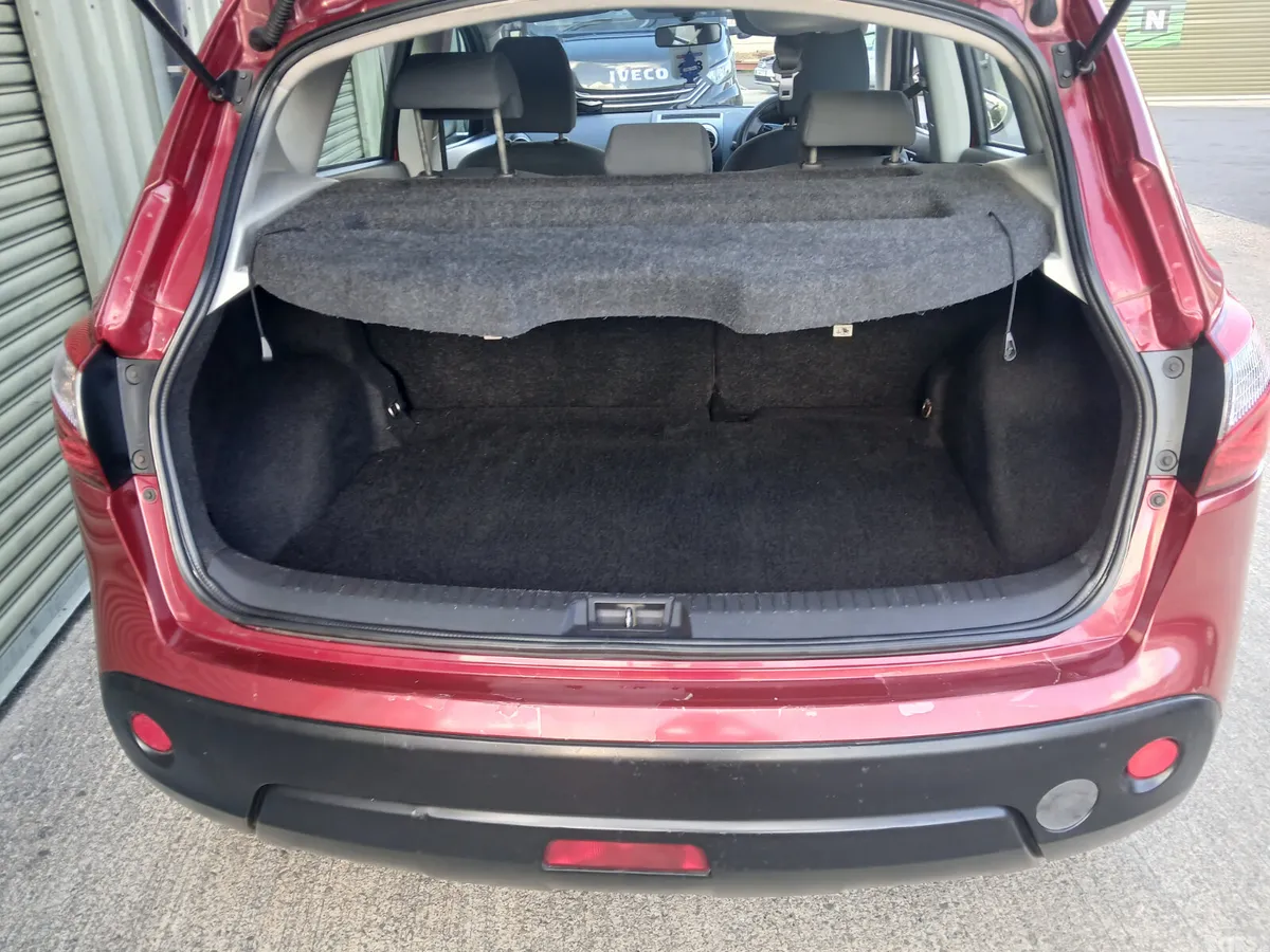 Nissan Qashqai Hatchback, Diesel, 2010, Red