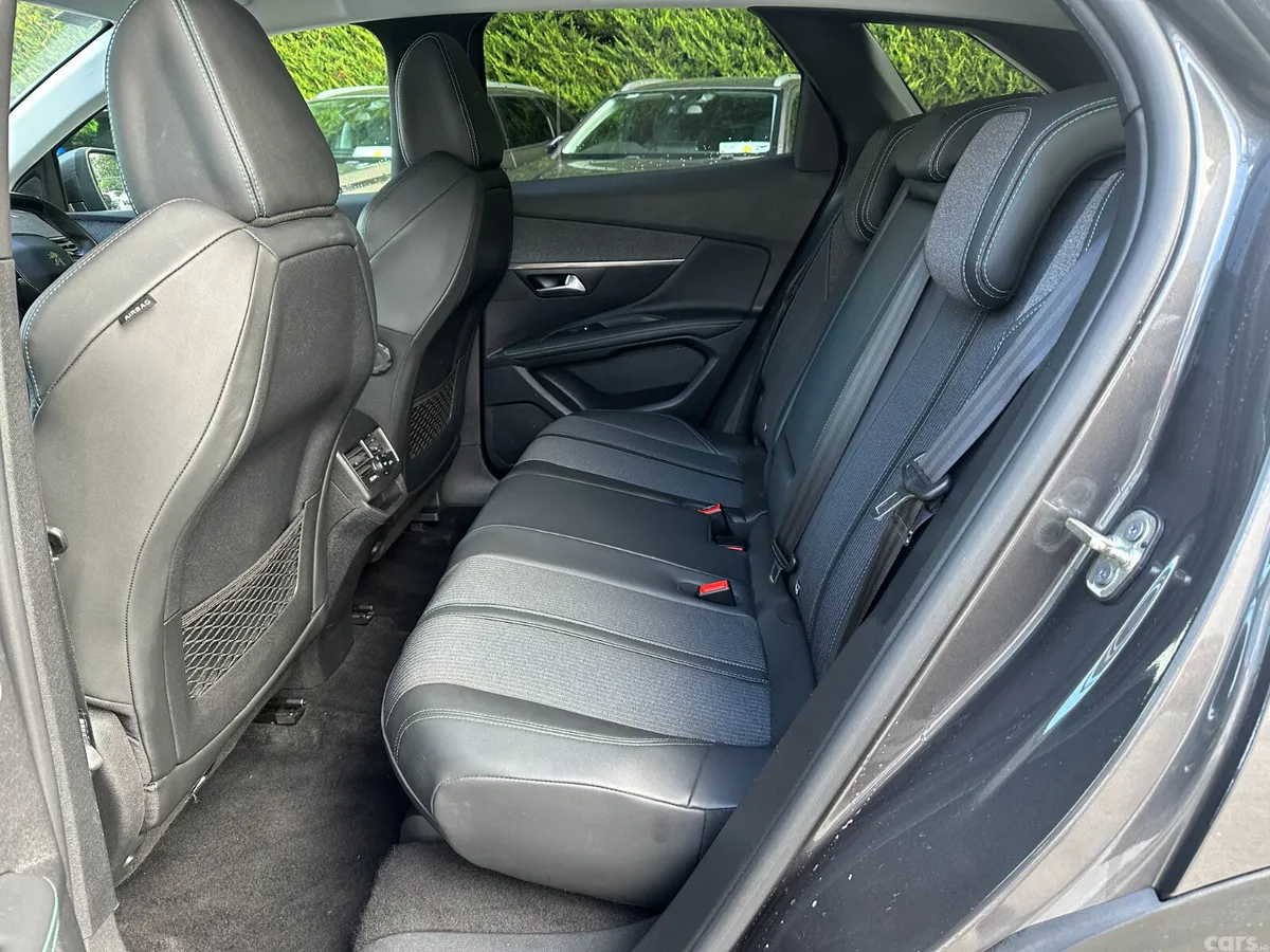 Peugeot 3008 MPV, Diesel, 2021, Grey