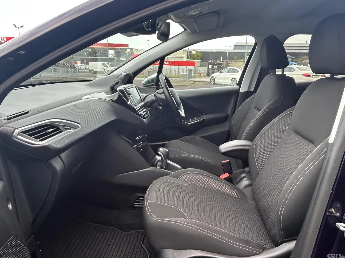 Peugeot 208 Hatchback, Petrol, 2019, Blue