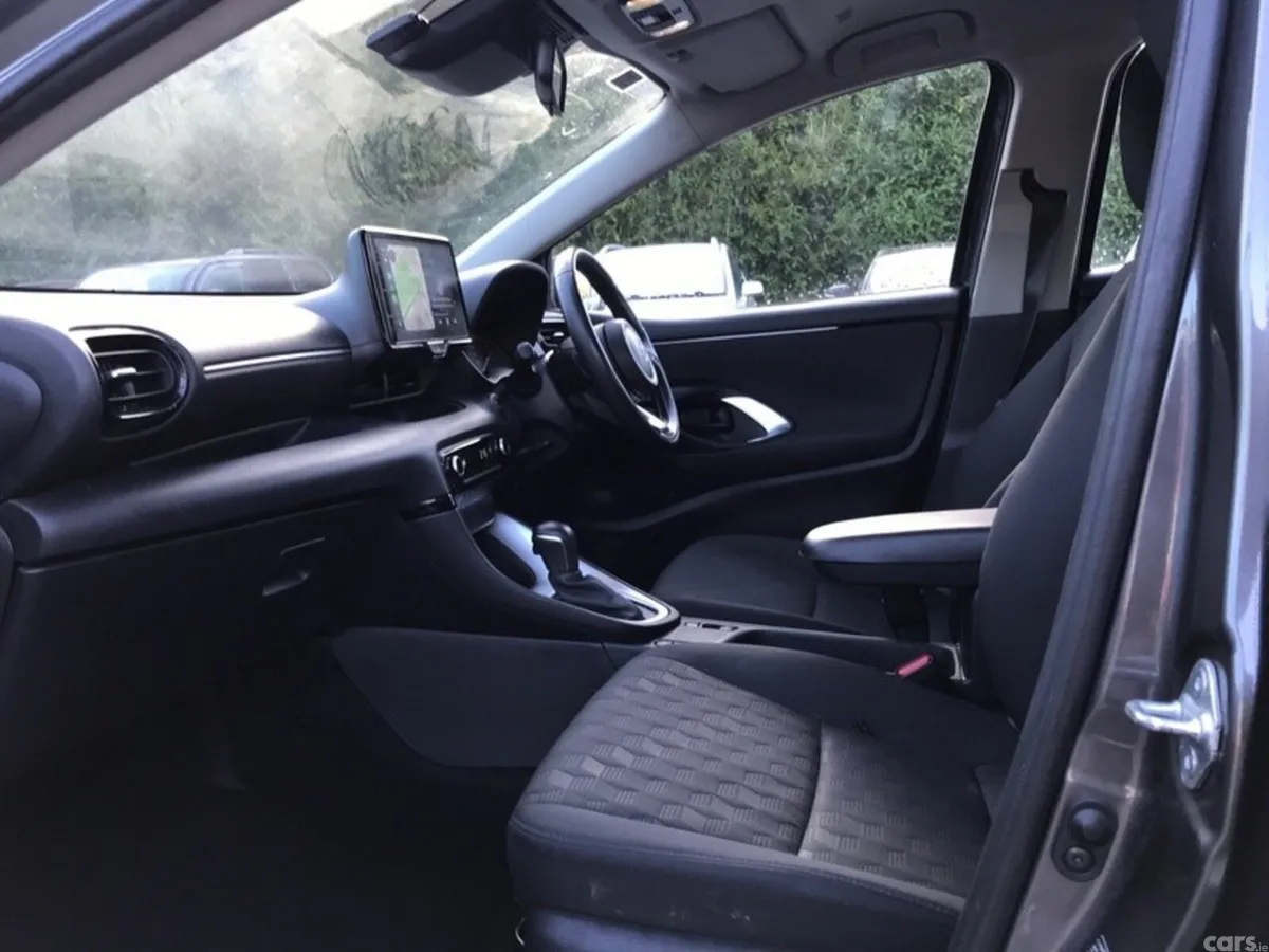 Toyota Yaris Hatchback, Petrol Hybrid, 2024, Grey