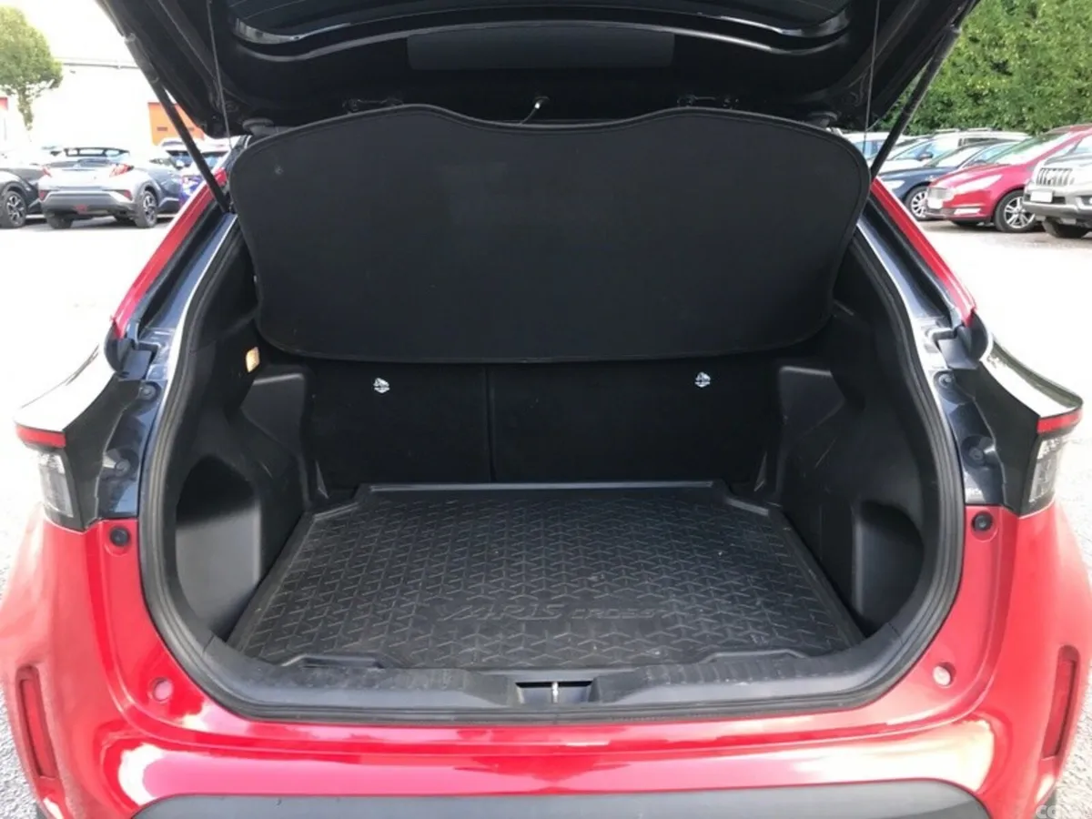Toyota Yaris Cross Hatchback, Petrol Hybrid, 2023, Red