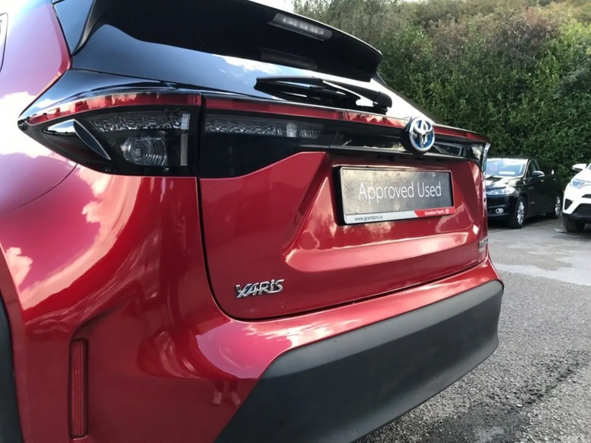 Toyota Yaris Cross Hatchback, Petrol Hybrid, 2023, Red