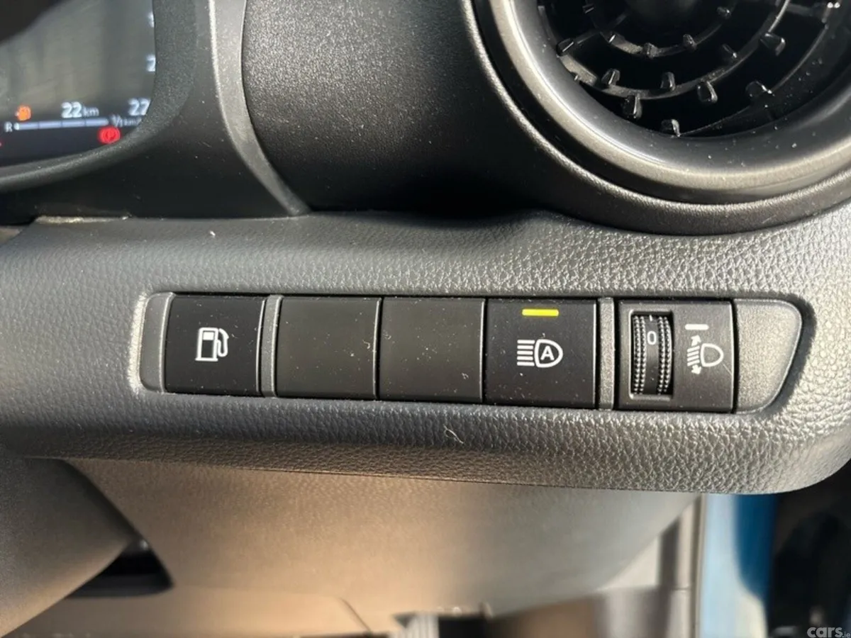Toyota C-HR SUV, Petrol Hybrid, 2024, Blue