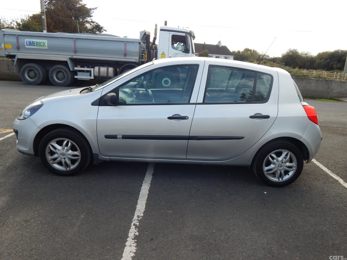 Renault Clio Hatchback, Petrol, 2006, Silver