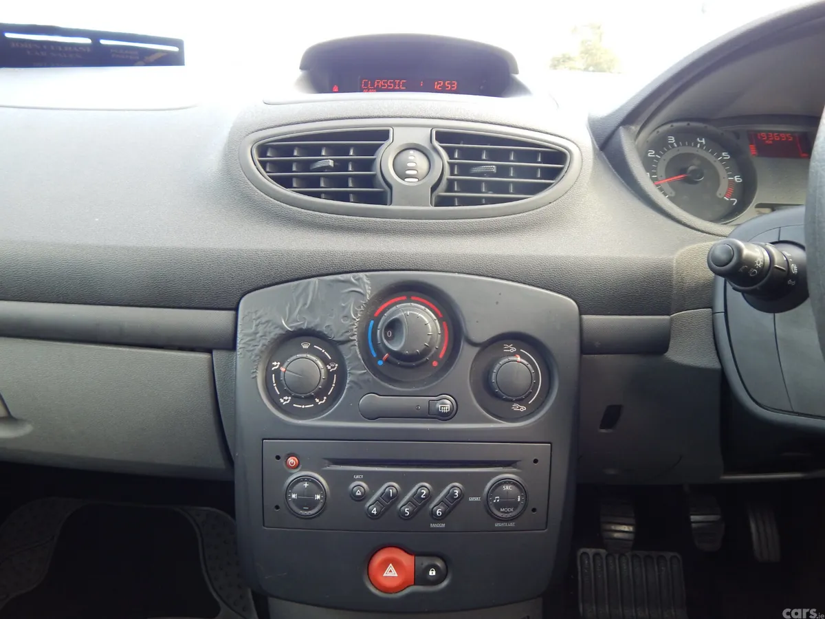 Renault Clio Hatchback, Petrol, 2006, Silver