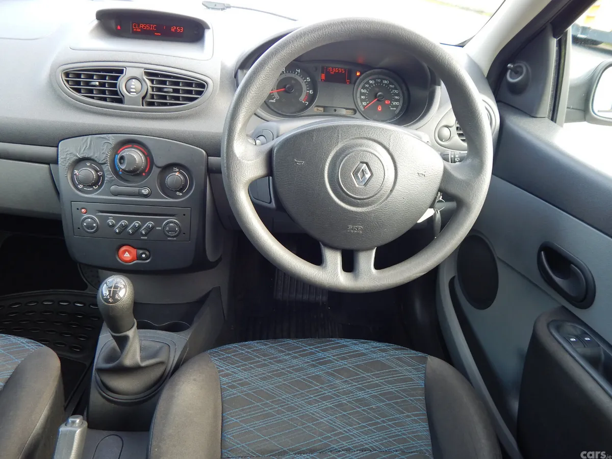 Renault Clio Hatchback, Petrol, 2006, Silver