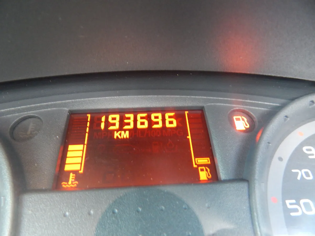 Renault Clio Hatchback, Petrol, 2006, Silver