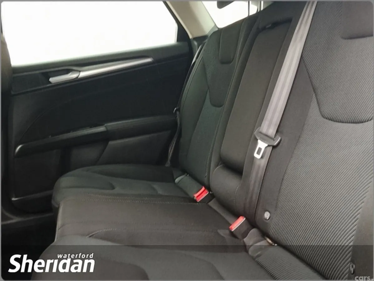 Ford Mondeo Hatchback, Diesel, 2016, Red