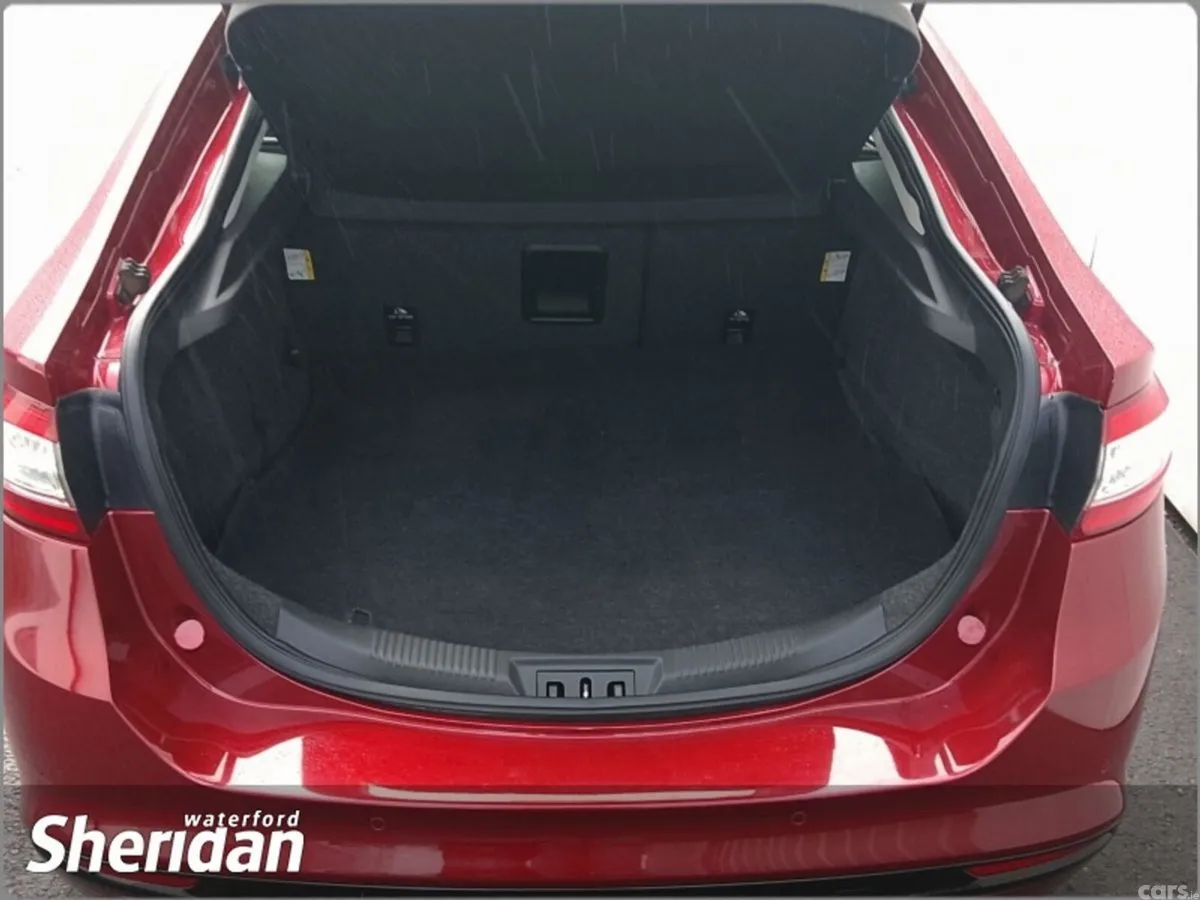 Ford Mondeo Hatchback, Diesel, 2016, Red